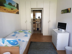 Es ist ein sehr nettes und sauberes Zimmer mit eigenen WC und Dusche. Seperaten  Lanzendorf, Austria Privatzimmer  " Zum Holzwurm " Zimmer 7 Entire rental unit vacation rental 29028721