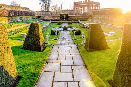 Hampton Court Walking Tour Private Tours and Travel Guide Europe London CITY London Destination Tour