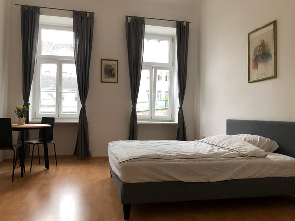 Unsere kleine Wohnung ist vielleicht nicht die schickste in ganz Wien - die Lage  Top 6: Preiswerte Wohnung in U-Bahnnähe Entire rental unit vacation rental 52609696