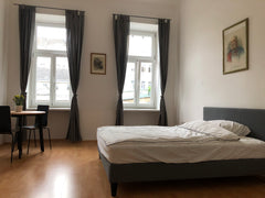 Unsere kleine Wohnung ist vielleicht nicht die schickste in ganz Wien - die Lage  Top 6: Preiswerte Wohnung in U-Bahnnähe Entire rental unit vacation rental 52609696