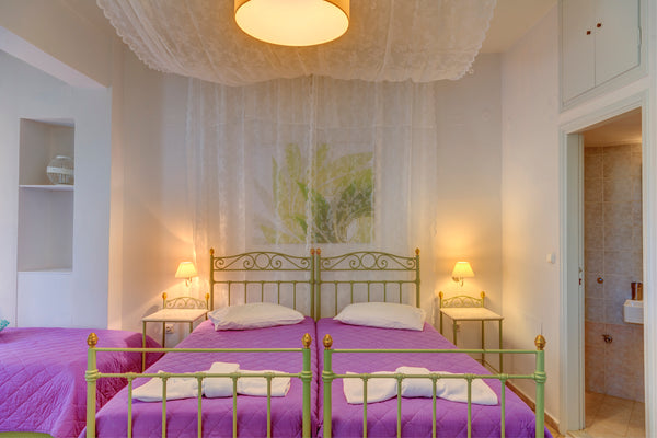 The hotel was built in 2001 and renovated in 2015, is located in the center of H  Ethrion   Studio central located. Private room in serviced apartment vacation rental 25120379