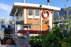 Båden ligger centralt i en fin lille husbådshavn med 20 andre både - Vores lille Copenhagen, Denmark Charmerende husbåd centralt i København Boat vacation rental 20871856