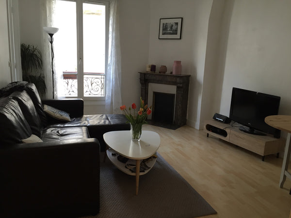 Located in a gorgeous residence in the heart of beautiful neighborhood of Batign Paris, France Beautiful flat in a nice residence Entire rental unit vacation rental 4299454