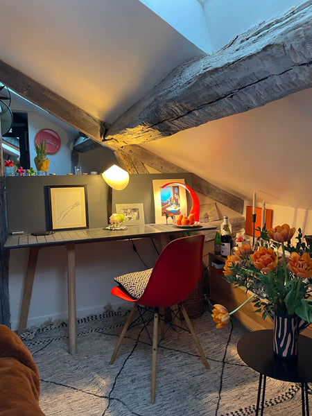 Ravissant studio 18 m2 au 5ème, ascenseur. Bel immeuble, rue calme et prisée du   Joli studio design sous les combles Entire rental unit vacation rental 9820507