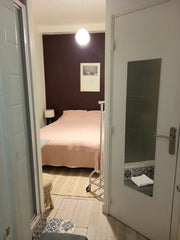 the studio is an independed unit.towels and linene provided .shower and toilette Paris, France Cosy studio in a great area Private room in rental unit vacation rental 3893362