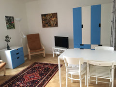 Die gemütliche Wohnung besteht aus einem Zimmer, Küche und Bad. Das Haus ist in  Berlin, Germany Appartement Nähe Messe Wien Entire condo vacation rental 600636231965628712