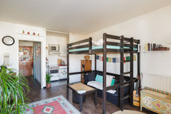 Déposez vos valises dans un appartement douillet et chaleureux avec un balcon à  Paris, France Cocon au coeur de Paris Entire rental unit vacation rental 6625674