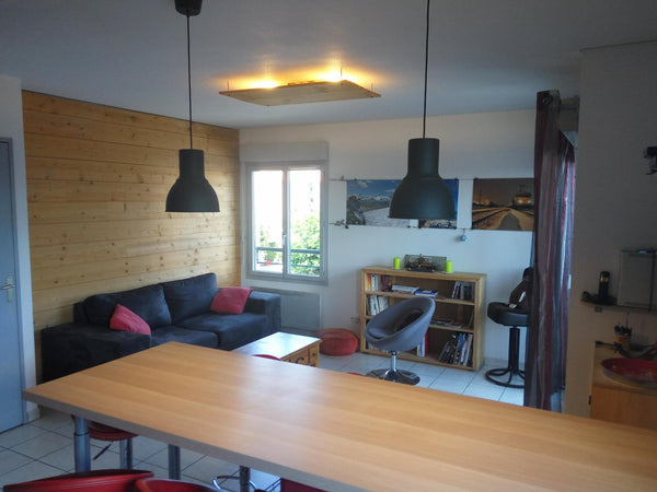 Bonjour, je vous propose mon appartement tout équipé dans une résidence calme et Lyon, France Appartement T2 (50m²) avec piscine Entire condo vacation rental 25009396