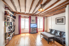 Very bright apartment, 3rd floor, very clear and without overlooked. <br /><br / Paris, France In the "Heart of Montmartre" - Full apartment Entire rental unit vacation rental 4092536