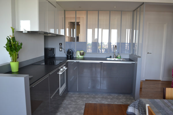 Situé à Paris 20e, mon appartement de 95 m2  est très lumineux. Il domine Paris   Chambre lumineuse vue sur Paris Private room in rental unit vacation rental 7242731