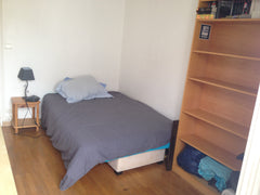 La chambre comprend un (petit) lit deux places et quelques espaces rangements. L Lyon, France Chambre au coeur de Lyon (Perrache-Confluence) Private room in rental unit vacation rental 13458544