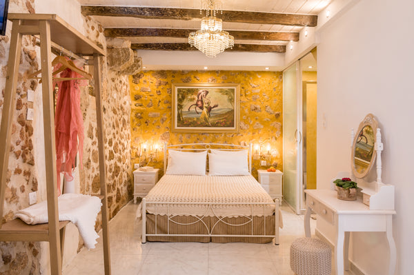 A Small authentic treasure at the heart of the Old Venetian Port. <br />Portou S Kalami, Greece Luxury Suite in the heart of old Town ! Room in boutique hotel vacation rental 14519870