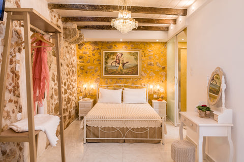 A Small authentic treasure at the heart of the Old Venetian Port. <br />Portou S Kalami, Greece Luxury Suite in the heart of old Town ! Room in boutique hotel vacation rental 14519870