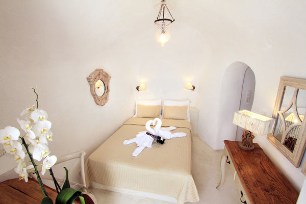 LILLY is a new cozy little double room  with an elegant bathroom equipped with A  Lily Double Room Private room in rental unit vacation rental 15978857