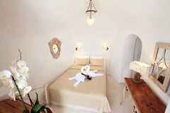 LILLY is a new cozy little double room  with an elegant bathroom equipped with A  Lily Double Room Private room in rental unit vacation rental 15978857