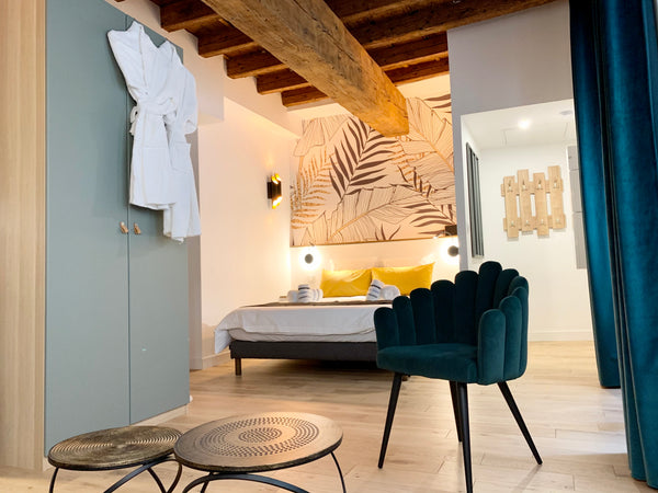 Idéalement situé pour découvrir Lyon à pied, vous séjournerez dans la mythique M  Luxe et Calme en Hyper centre - La Cour des Bois Entire rental unit vacation rental 49226086