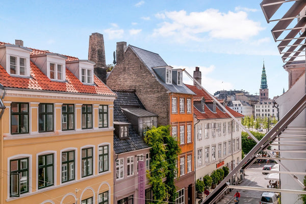 Enjoy Copenhagen and all the city has to offer. Located on a small, cozy street  Copenhagen, Denmark Cozy apartment in Nyhavn Entire condo vacation rental 544607236352792989