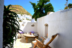 Taylors house will travel you back to the past with its authenticity. It is loca Plaka, Greece Mimallis traditional houses in Milos,Taylor's Cycladic home vacation rental 3076803