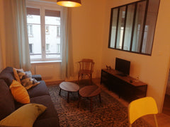Appart cosy, entièrement rénové et très lumineux, au 3e étage avec ascenseur, en Paris, France Appart à la Croix Rousse rénové, agréable et calme Entire rental unit vacation rental 47213038