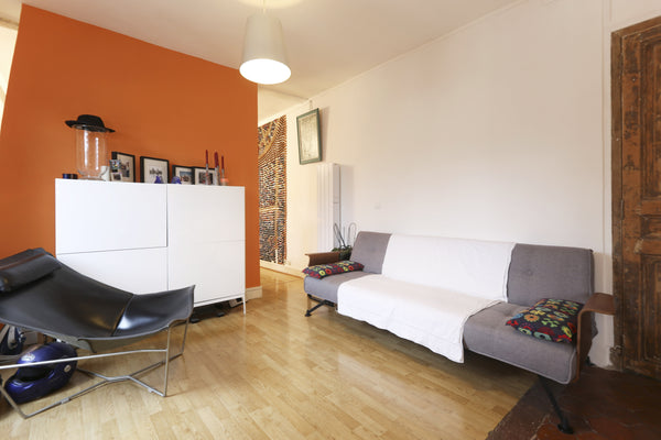 Appartement calme et très clair situé au pied du métro Belleville, soit 5 statio Paris, France Chambre calme claire à Belleville. Private room in rental unit vacation rental 9775224