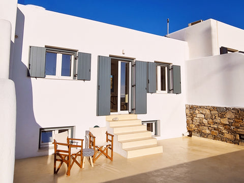 Located on a hill with a direct view to the medieval village of Ano Syros and ju Amsterdam, Netherlands Syrabelle A cycladic home away from home Entire home vacation rental 584651641805110175