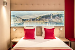 L'hôtel des Savoies Lyon Perrache,  a été rénové en 2015, et vous propose 44 cha Lyon, France Chambre Double dans le centre de Lyon Room in boutique hotel vacation rental 49106746