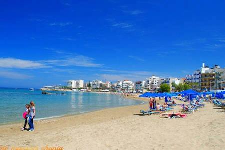 PERFECT LOCATION .Steps away from the sandy ORGANISED BEACH of Nea Chora. 10 min Chania, Greece NEA CHORA,beach&city Angela home Entire rental unit vacation rental 27071003