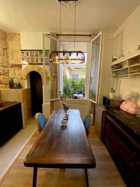 A louer très bel appartement meublé, entièrement rénové de type T1 à la nuit ou  Bordeaux, France Charmant studio  Près du centre historique Entire rental unit vacation rental 34110144