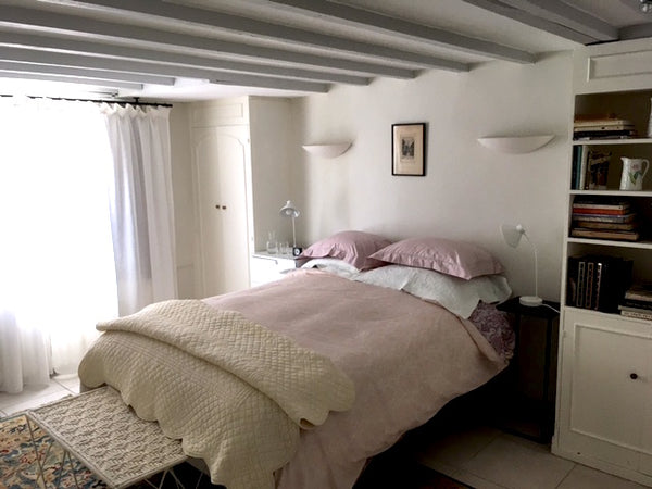 Welcome to my charming Bordelaise home situated in a residential area 3 minutes  Bordeaux, France American Hospitality + French Savoir Faire Private room in townhouse vacation rental 45524559