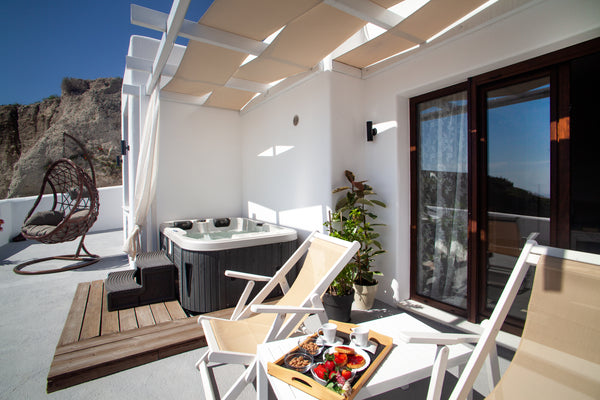 A Luxurious Villa with private jacuzzi with amazing views of sea and sky in the   Amazing Vineyard View Luxury Villa with  juccuzi! Cycladic home vacation rental 31505742