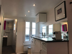 Au sixième étage avec ascenseur, petit studio entièrement refait, lit 140/200, c Paris, France Saint-Germain-science-po Entire rental unit vacation rental 22853384