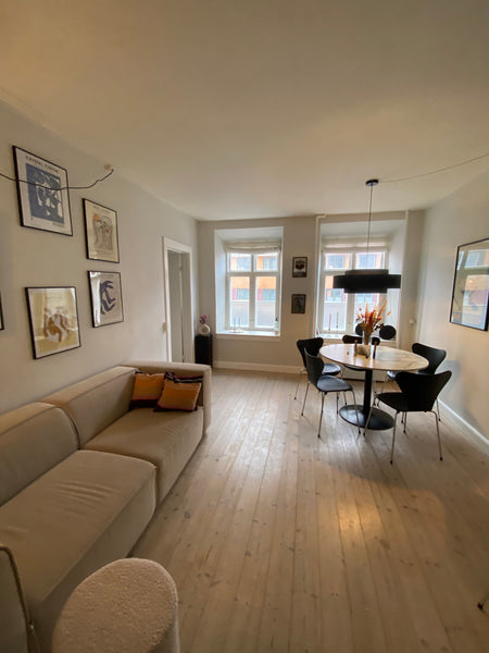 Nyd en stilfuld oplevelse i denne centralt beliggende bolig. 3 værelses lejlighe Helsingør, Denmark Skøn 3 værelses lejlighed med fantastisk gård Entire condo vacation rental 619935104103850185