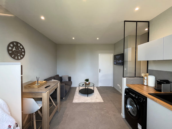 Je vous propose mon super T3 à Lyon 8e au premier étage d'un petit immeuble proc  *Super appartement à Lyon 8ème * Entire rental unit vacation rental 647795970038517114