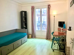 Beau studio, lumineux, dans un des quartiers centraux de Paris et l'un des plus  Paris, France Beau studio dans un Paris typique Entire rental unit vacation rental 2998028