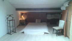 Chambre sous combles avec lit futon. Maison typique bordelaise en pierre, quarti Bordeaux, France Chambre sous combles dans maison avec jardin Private room in home vacation rental 20824417