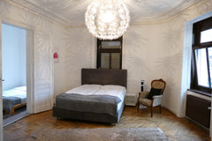 Von dieser zentral gelegenen Unterkunft aus seid ihr in Nullkommanichts an allen  Zentrales 3-Zimmer Apartment im Wiener Stil Entire condo vacation rental 703998535815692655