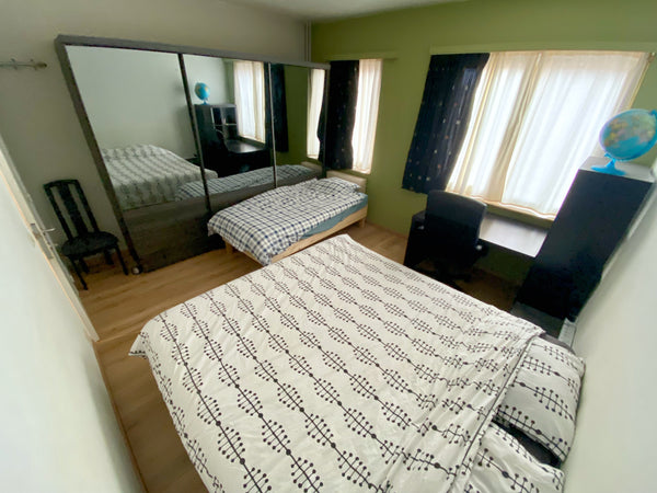 This Airbnb at 150m of Central Station is situated at the corner of 