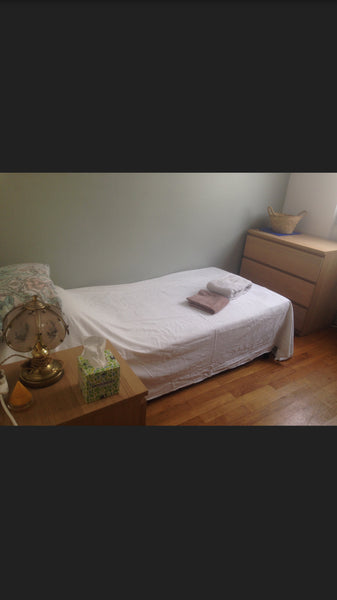 Situé à 2min à pied de la Part-Dieu, vous serez logé dans une rue calme situé da Lyon, France Chambre à 2minutes de la Part-Dieu Private room in rental unit vacation rental 28000445