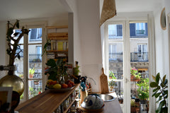 Deux pièces de 30m2, lumineux et joyeux, au 5e étage avec balcon filant. Le quar Paris, France 2 P balcon au soleil de Belleville Entire rental unit vacation rental 8602246