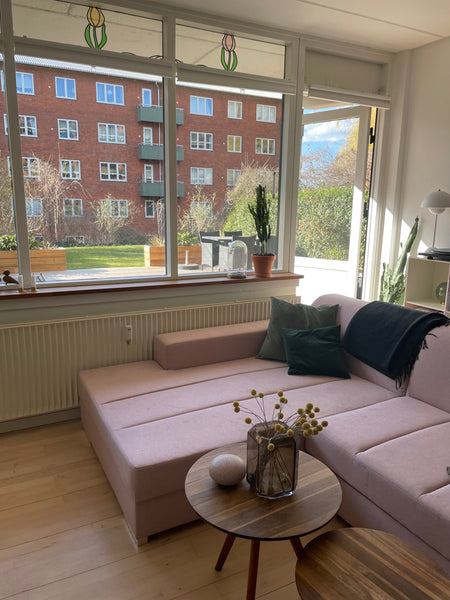 Slap af med hele familien i denne fredfyldte bolig midt på Frederiksberg.<br />< Copenhagen, Denmark Flot familievenlig lejlighed med solrig terrasse Entire condo vacation rental 25602282
