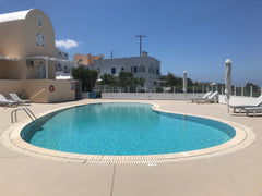 Oia town spacious apartment. Only a few minites from busy Oia centre, this newly  Oia Galini apartment Bed & Breakfast / Pool Entire serviced apartment vacation rental 634055953749502836