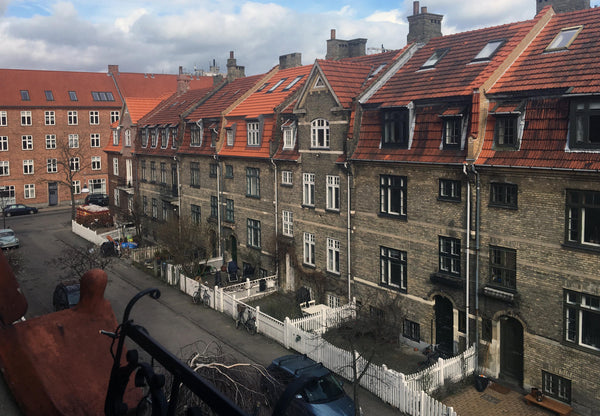 In green and peaceful neighborhood, enjoy this 2 bedroom with complete equipped  Copenhagen, Denmark 1908 townhouse flat. 4 rooms (2 bedrooms) Entire rental unit vacation rental 11559077
