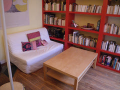 L'appartement est à cinq minutes à pied du métro Simplon ou Porte de Clignancour Paris, France Deux pièces lumineux et calme Entire rental unit vacation rental 18072761