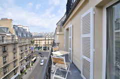 Place quiet in a safe quarter .Central,walking distances to numerous monuments a Paris, France Balcon au 5eme Ciel quiet romantic Entire rental unit vacation rental 110322
