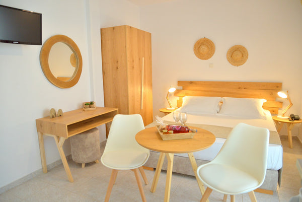 Studios Kymata is a complex of 11 studios located in Pollonia village, just 100   Studios Kymata No 11 Entire rental unit vacation rental 19761534
