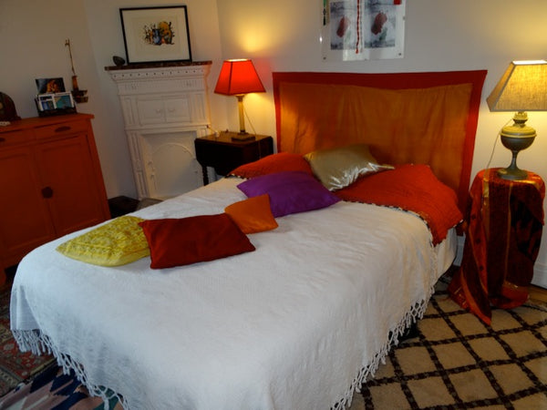 I propose you to stay in one room of my appartment wich is located in the heart  Paris, France Your warmfull room in Montmartre Private room in rental unit vacation rental 2614495