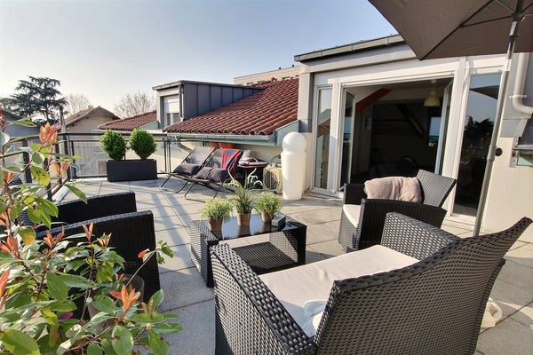 Dans le charmant quartier de Montchat dans le 3ème arrondissement de Lyon, à deu Lyon, France T3  115m²  dernier étage, terrasse de 34m², garage Entire rental unit vacation rental 32003585