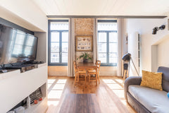 Appartement avec murs en pierre, plafonds typiquement lyonnais, une cuisine équi Lyon, France Authentique Canut en plein centre et au calme Entire rental unit vacation rental 46937970