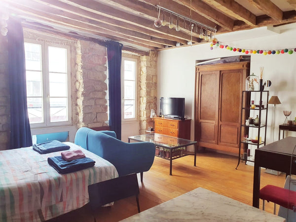 You'll love this typical parisian flat.<br /><br /><b>License number</b><br />75 Paris, France studio charme Haut Marais PARIS Entire rental unit vacation rental 165409