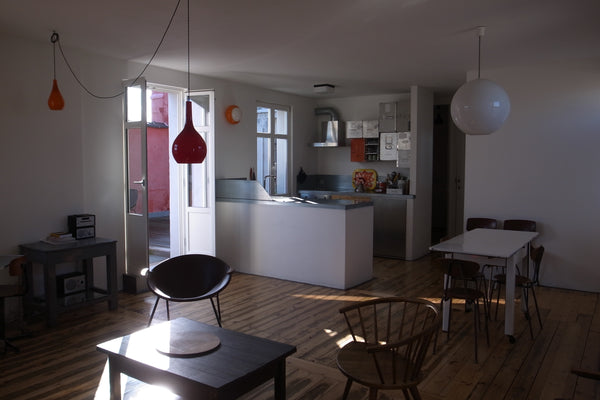 Un bel appartement de 60 M2 au 6eme et dernier étage. Central, calme et gorgé de Marseille, France APPARTEMENT LUMINEUX AVEC TERRASSE Entire rental unit vacation rental 3122448